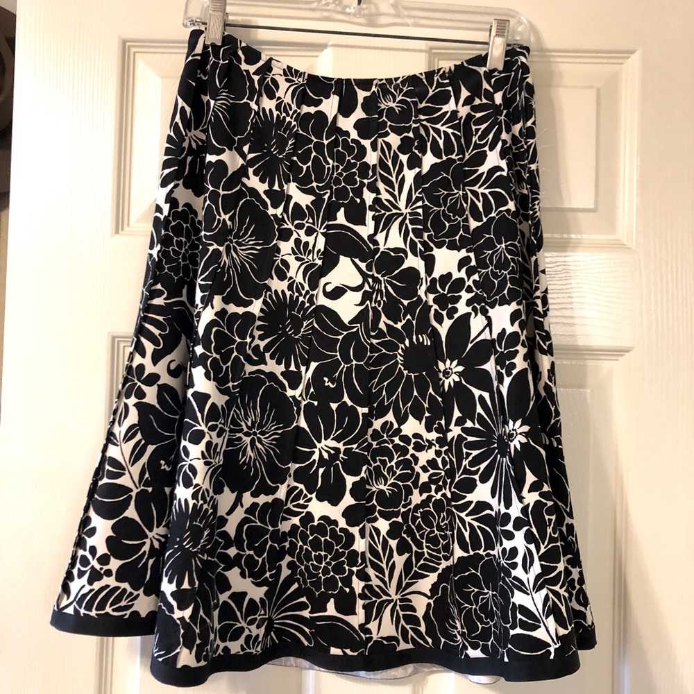 Ann Taylor Black & Cream Floral Silk A-line Skirt Peplum Flare  Size 4